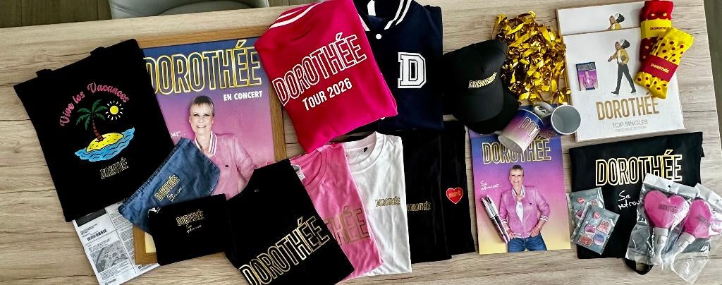 DOROTHEE VESTE T SHIRT COEUR CASQUETTE AFFICHE TASSE, Enlèvement ou Envoi