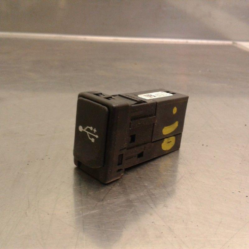 DIVERS Toyota Yaris III (P13) (01-2010/09-2020), Utilisé, Toyota