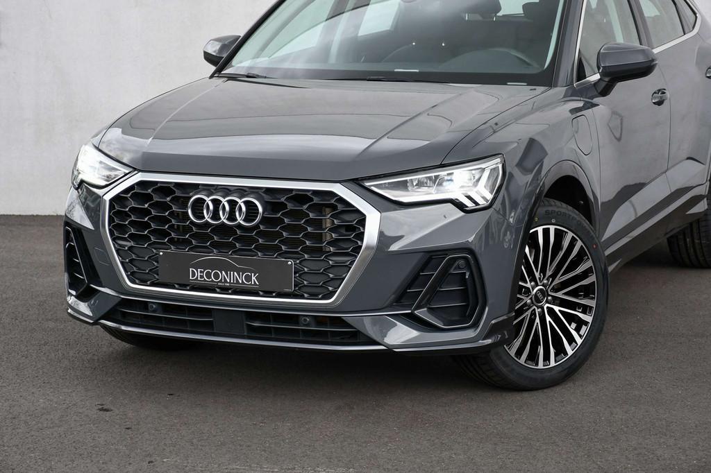 Audi Q3 Q3 PHEV 45 TFSIe*FULL LED*CAMERA*ACC*BI COLOR 19"*CA, Auto's, Automaat, Gebruikt, 4 cilinders, Leder