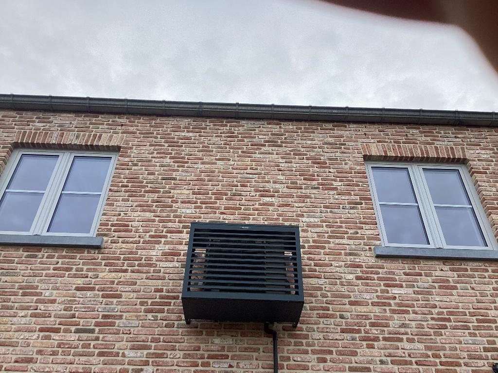 Aluminium airco-cover z.g.a.n. 1,5 jaar oud, Ophalen, Zo goed als nieuw, Wandairco