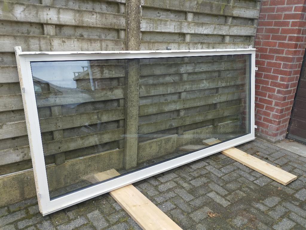 Aluminium raam met elektrisch rolluiken, Ophalen, Aluminium, Zo goed als nieuw, Inclusief glas