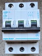 Disjoncteur triphasé sans neutre. Ref: Vynckier Séries E C20, Enlèvement ou Envoi