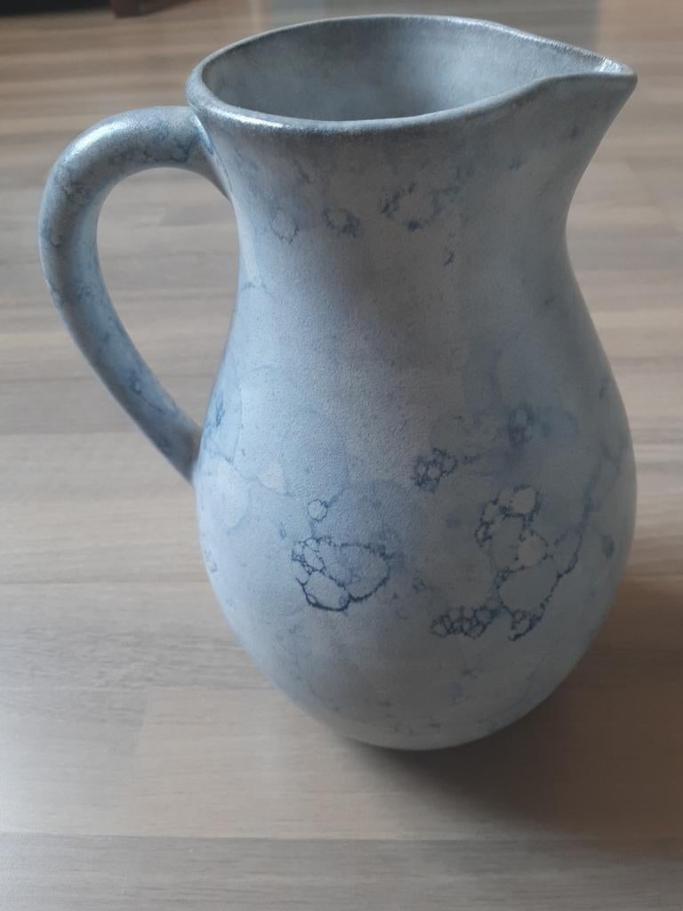 Joli pichet à eau, Enlèvement