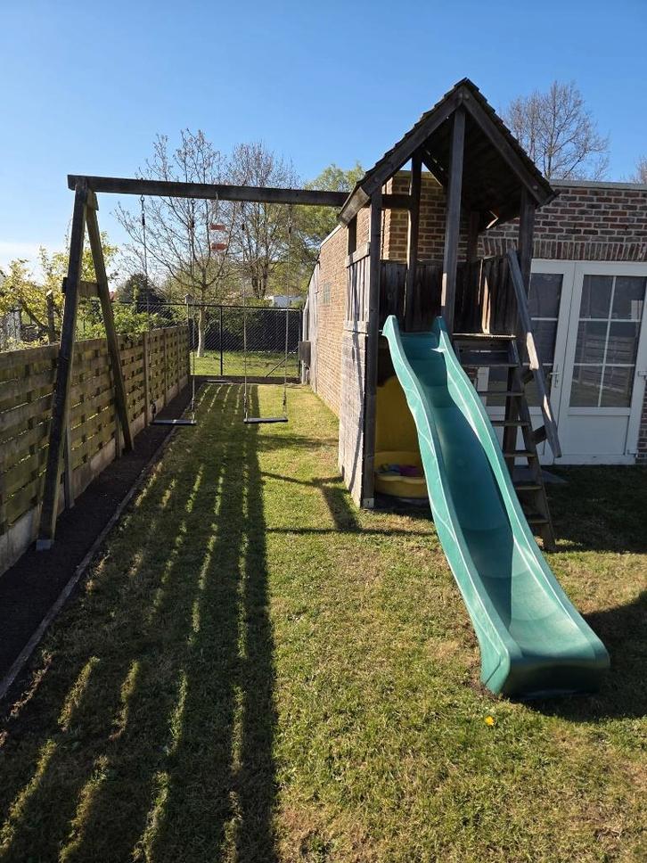Mooi speelhuis met schommels en glijbaan, Enfants & Bébés, Jouets | Extérieur | Cabanes d'enfant, Utilisé, Bois, Enlèvement