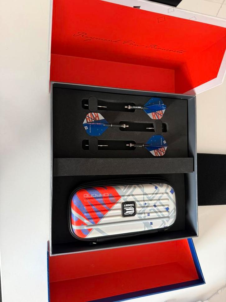 Opruiming sets, Sport en Fitness, Darts, Zo goed als nieuw, Pijlen, Ophalen of Verzenden