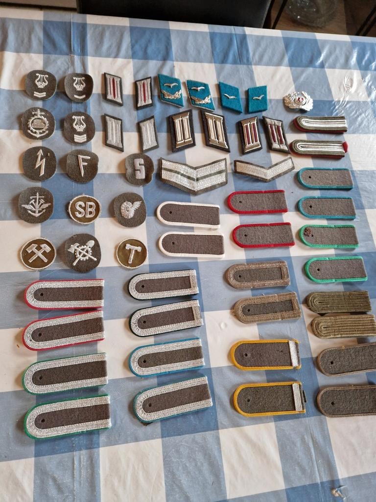 Lot DDR Oost-Duitsland tekens, Ophalen of Verzenden