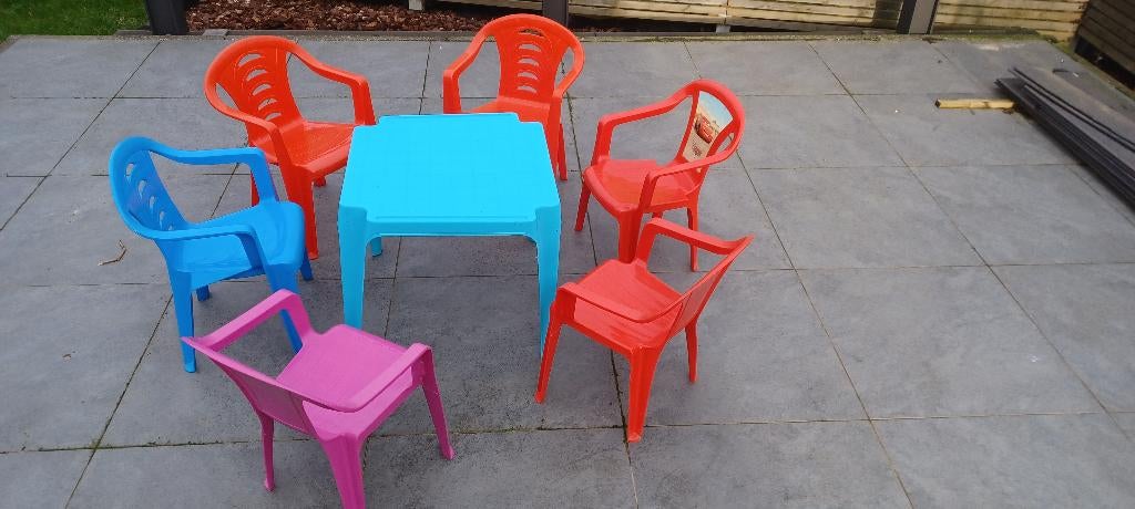 Kindertafel met 6 stoeltjes, Kinderen en Baby's, Kinderkamer | Tafels en Stoelen, Ophalen, Gebruikt, Tafel(s) en Stoel(en)