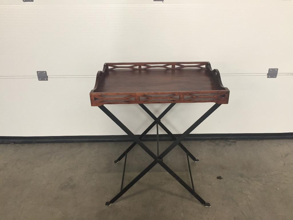 (32) Groot houten dienblad met metalen onderstel, Ophalen, Zo goed als nieuw