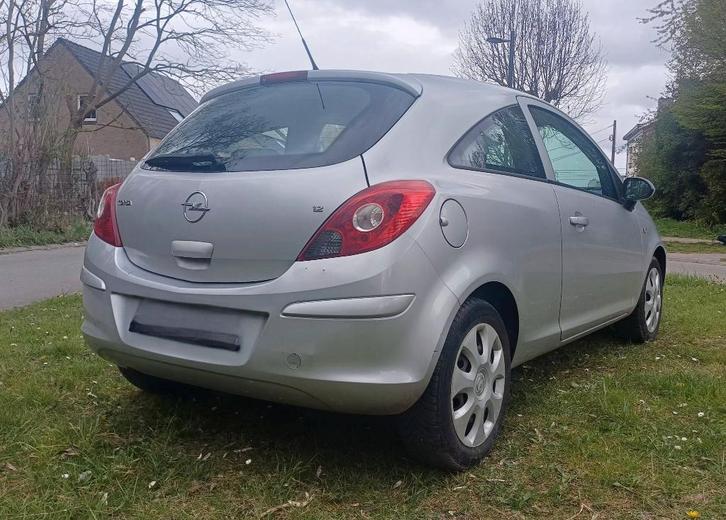 Opel corsa D 1.2 essance  feuille rose, Autos, Opel, Particulier, Corsa, ABS, Airbags, Air conditionné, Alarme, Ordinateur de bord