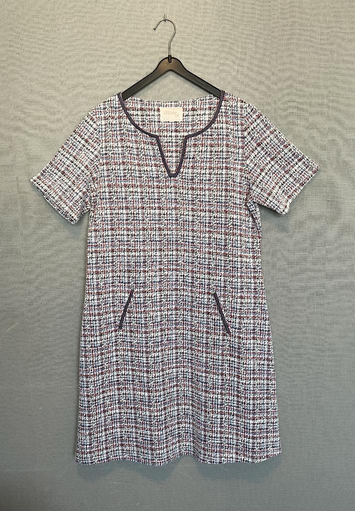 Elegante wit/blauw/rode jurk van Comme ça (40), Kleding | Dames, Jurken, Zo goed als nieuw, Maat 38/40 (M), Wit, Knielengte, Ophalen of Verzenden