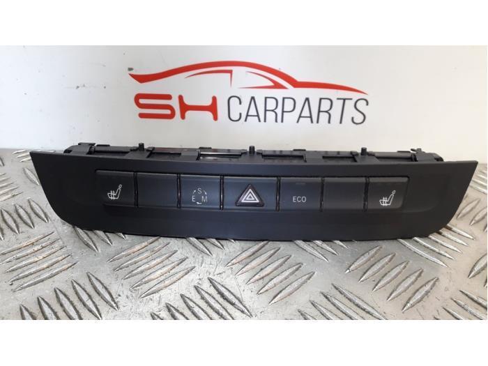 Commutateur chauffage siège d'un Mercedes B-Klasse, Autos : Pièces & Accessoires, Habitacle & Garnissage, Mercedes-Benz, Utilisé