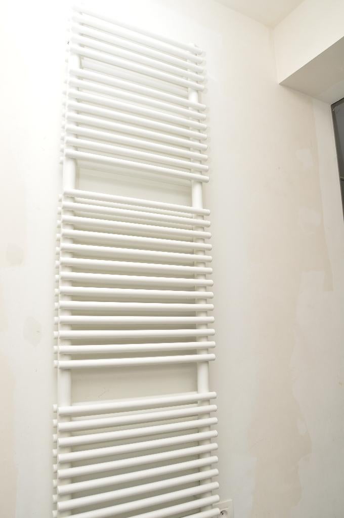 Vipera handdoekradiator met thermostaat op elektriciteit, Minder dan 60 cm, Zo goed als nieuw, 80 cm of meer, 800 watt of meer