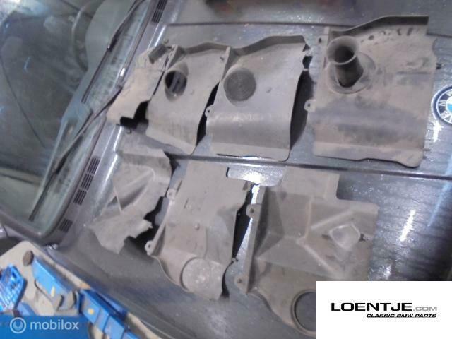 Afdekkap achter koplamp bmw e30 325i 323i 320i 318i 316i etc, Autos : Pièces & Accessoires, Éclairage, BMW, Utilisé, Enlèvement ou Envoi