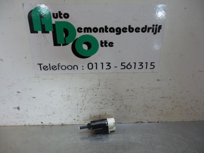 Remlicht Schakelaar van een Renault Clio (Clio 4 12-), Auto-onderdelen, Verlichting, Renault, Gebruikt, 3 maanden garantie, Ophalen of Verzenden