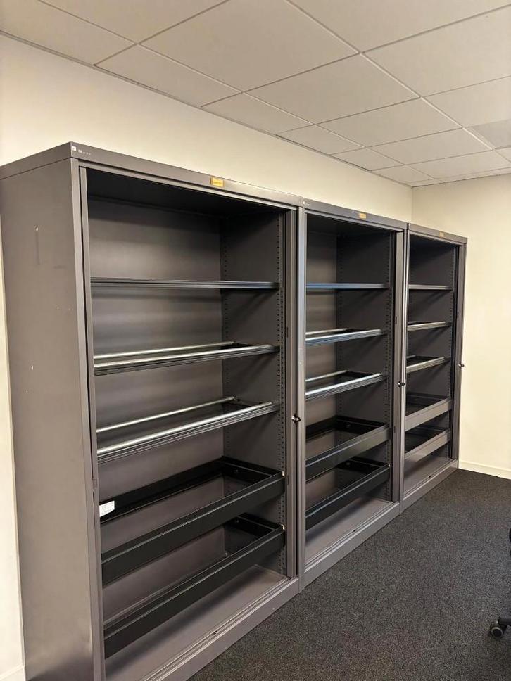 GRATIS: kasten  - VOORLOPIG VOLDOENDE INTERESSE, Huis en Inrichting, Kasten | Kleerkasten, Ophalen