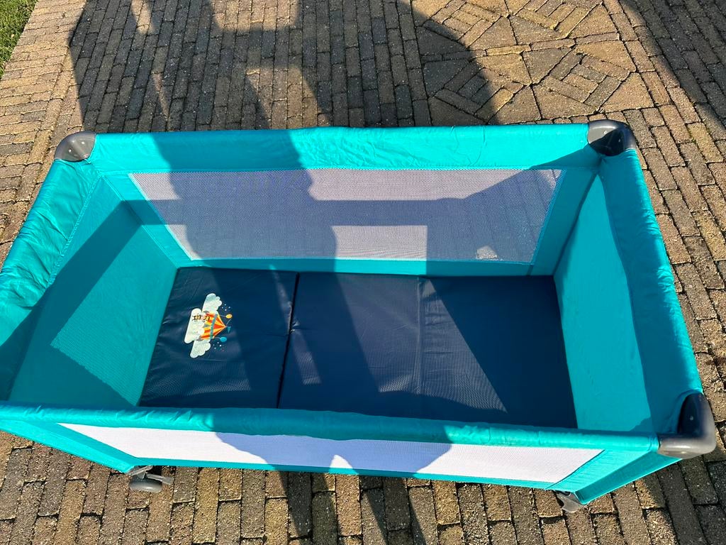 Reisbedje Dreambee turquoise met extra opvouwbare matras, Ophalen, Gebruikt, Reisbedje