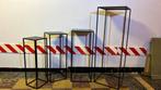Set van 4 bijzet tafels/staanders. Verschillende maten., 55 à 75 cm, Bijzet/soer tafels., Enlèvement, Métal ou Aluminium