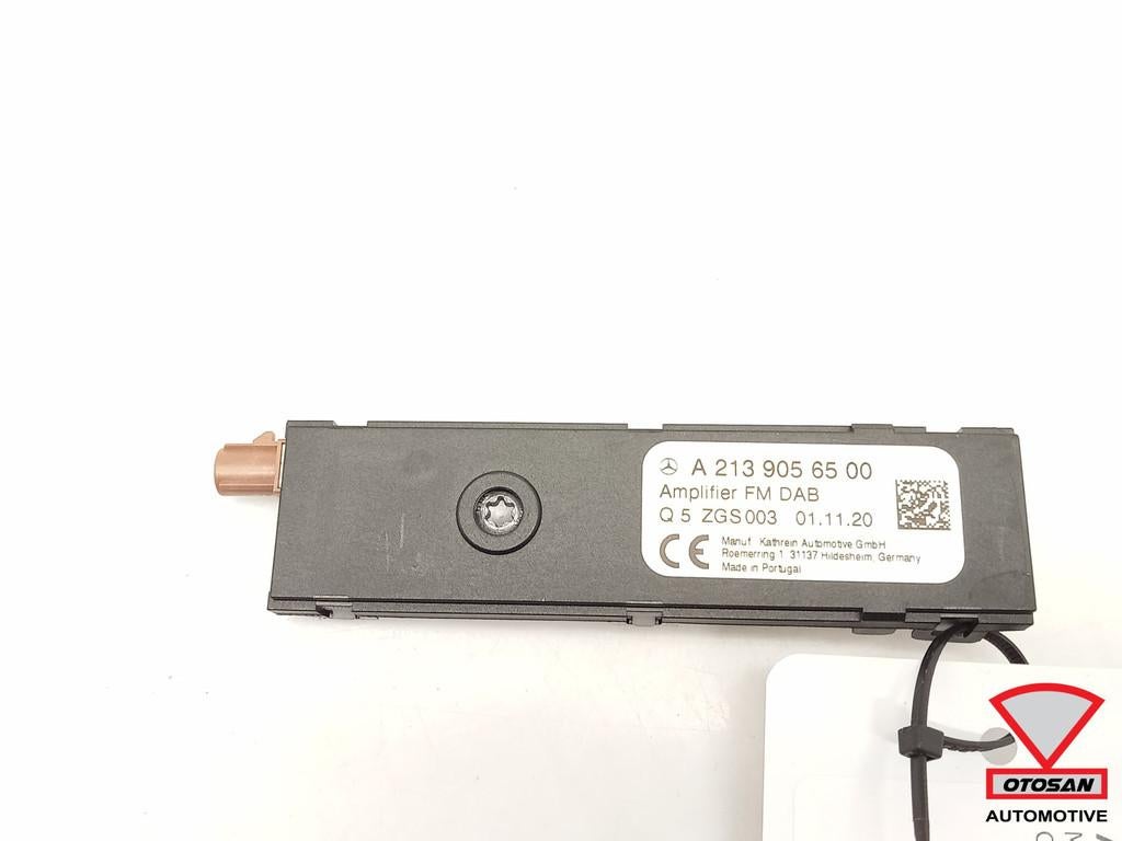 Mercedes Diverse DAB Antenne Versterker A2139056500, Gebruikt, Mercedes-Benz AG, Mercedes-Benz, Mercedesstrasse 120
70372  Stuttgart, DE