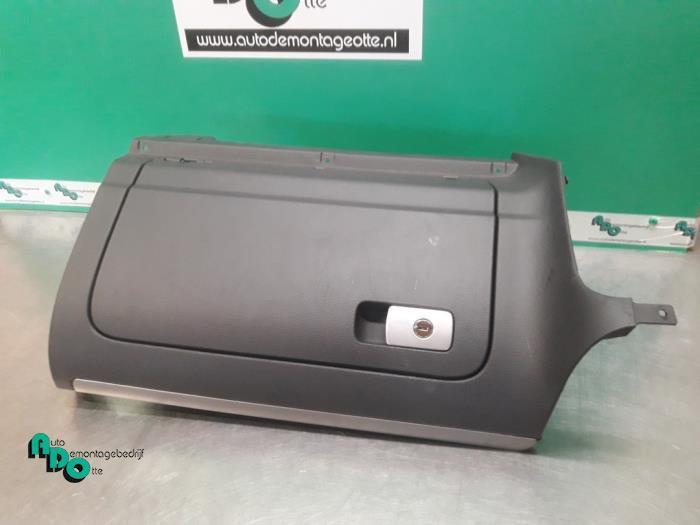 Boîte à gants d'un Volkswagen Jetta (Jetta 05-), Autos : Pièces & Accessoires, Tableau de bord & Interrupteurs, Volkswagen, Utilisé