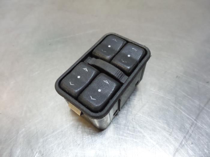 Commutateur vitre électrique d'un Opel Zafira (Zafira A 99-, Autos : Pièces & Accessoires, Tableau de bord & Interrupteurs, Opel