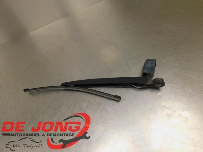 Bras essuie-glace arrière d'un Volkswagen Touran, Autos : Pièces & Accessoires, Vitres & Accessoires, Volkswagen, Utilisé, 3 mois de garantie