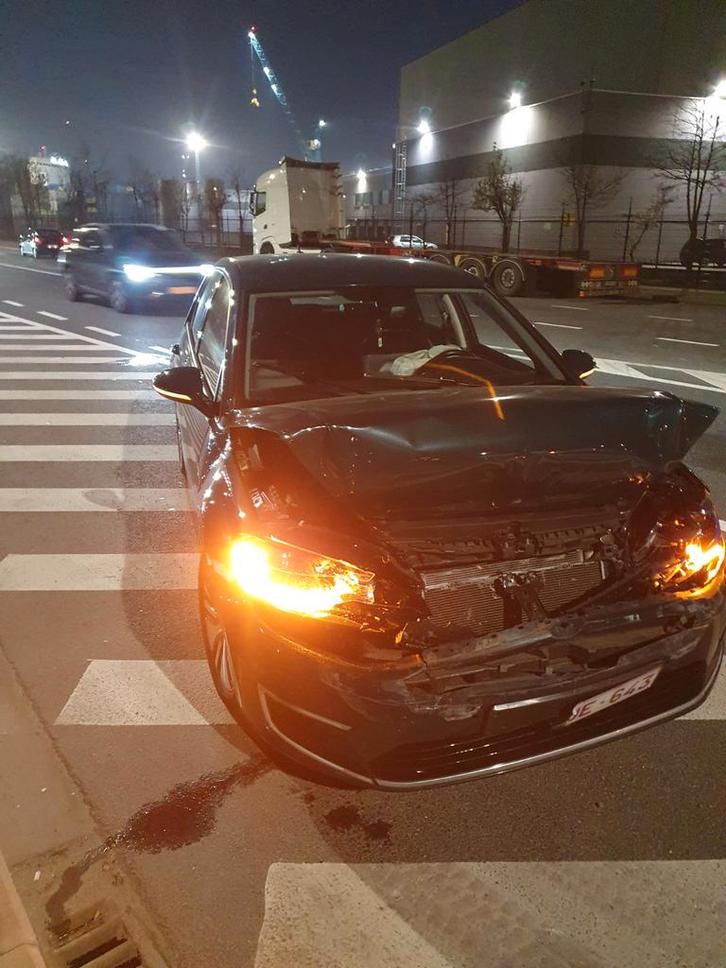 SCHADEWAGEN!! Volkswagen e-Golf 2018 – 36kwh – 55.000 km, Autos, Volkswagen, Particulier, Golf, Enlèvement