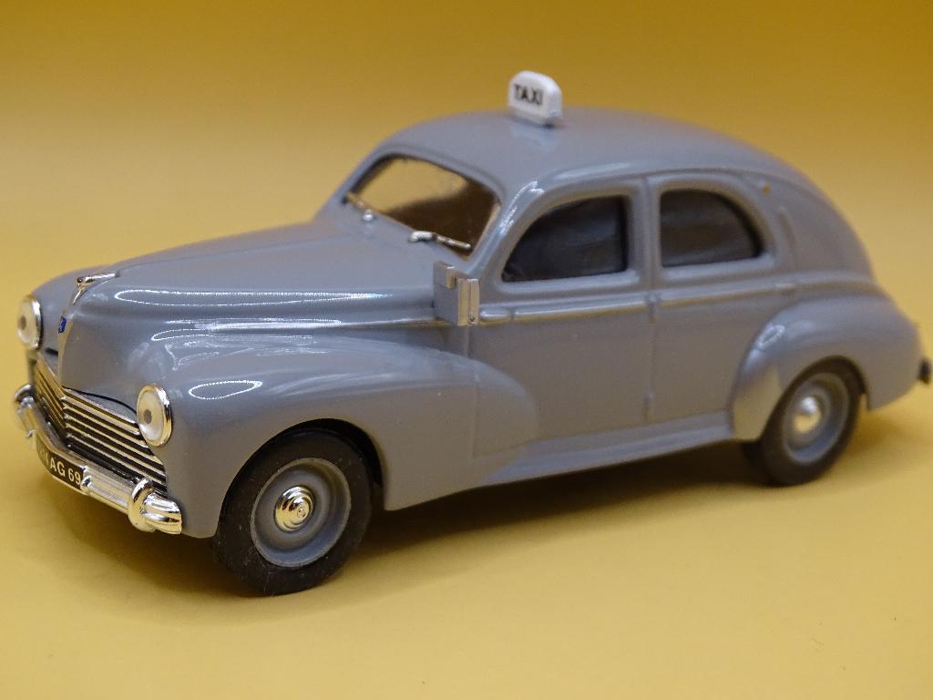 Peugeot 203 taxi 1:43 Altaya, Hobby & Loisirs créatifs, Voitures miniatures | 1:43, Enlèvement ou Envoi, Comme neuf, Voiture, Autres marques