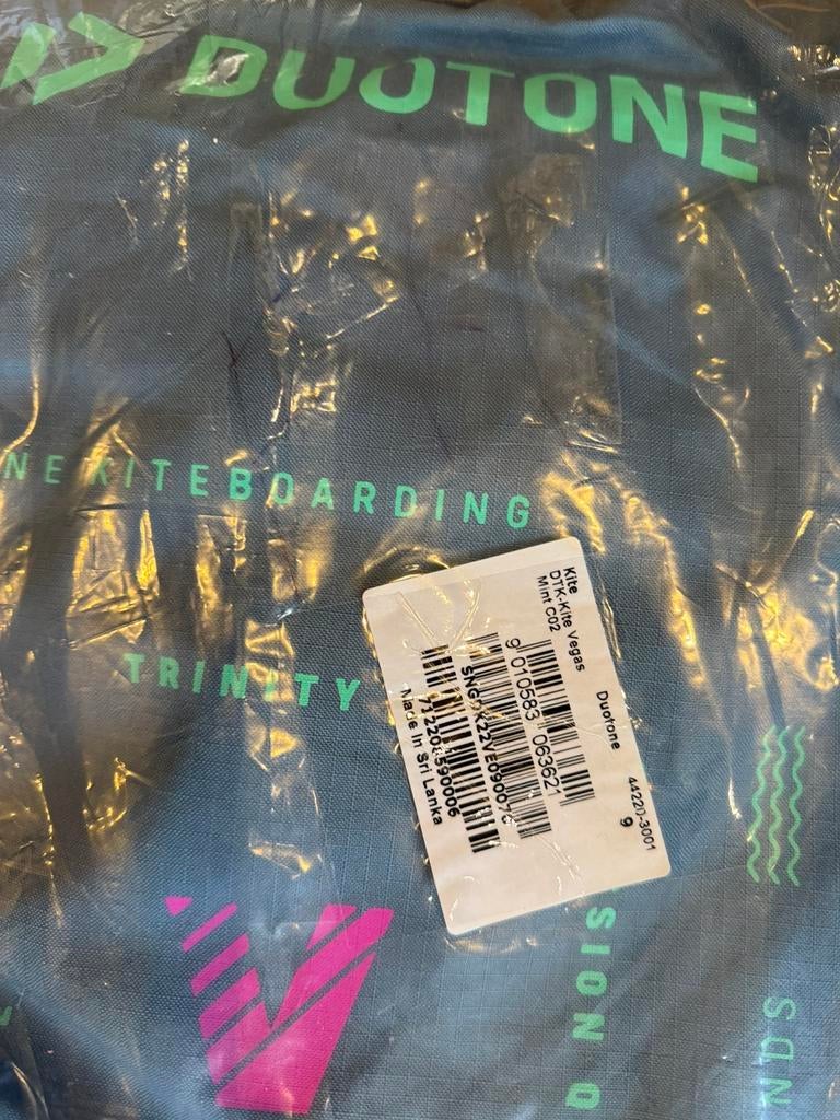 Duotone Vegas 9 splinternieuw, Sports nautiques & Bateaux, Kitesurf, Neuf, Enlèvement ou Envoi, 9 m², Pas de planche