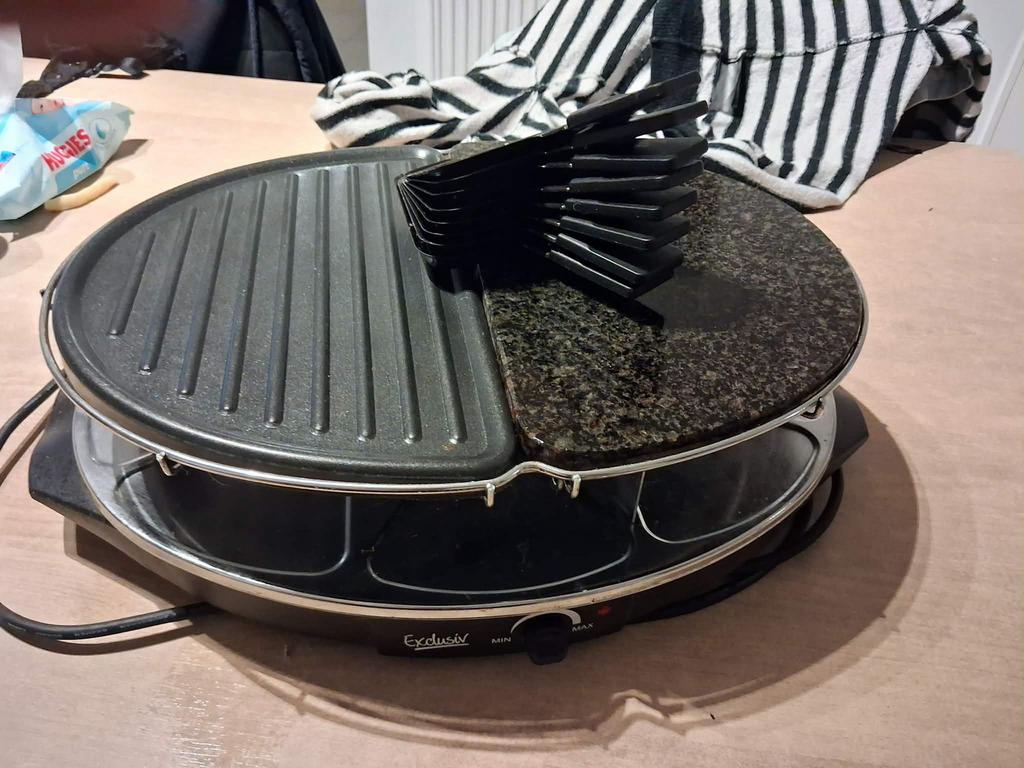 Te Koop: Gourmet Met SteenGrill, Ophalen, Zo goed als nieuw