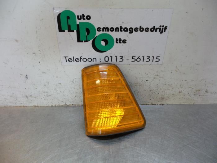 Feu clignotant droit d'un Mercedes 207 - 410, Autos : Pièces & Accessoires, Éclairage, Mercedes-Benz, Utilisé, 3 mois de garantie
