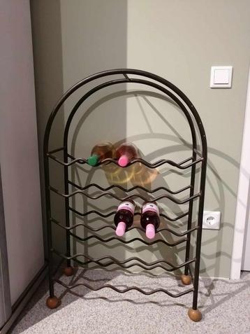 Massief stalen wijnrek voor 25 flessen beschikbaar voor biedingen