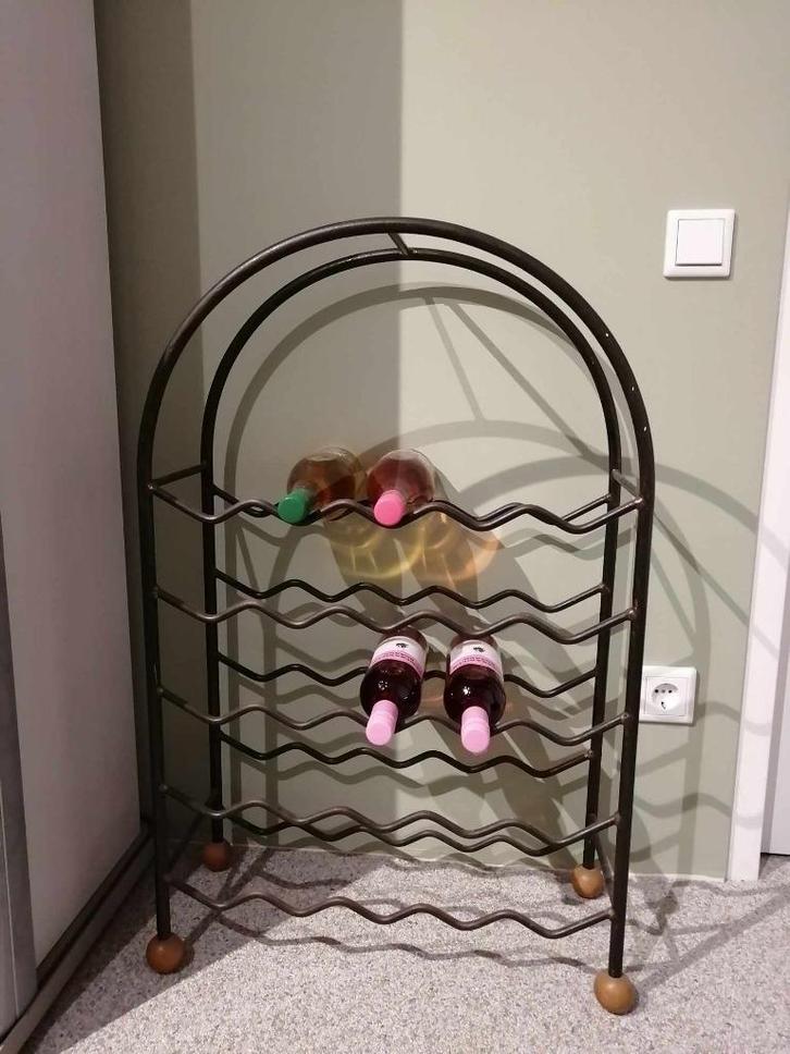 Massief stalen wijnrek voor 25 flessen, Huis en Inrichting, Woonaccessoires | Wijnrekken, Zo goed als nieuw, 75 cm of meer, Metaal