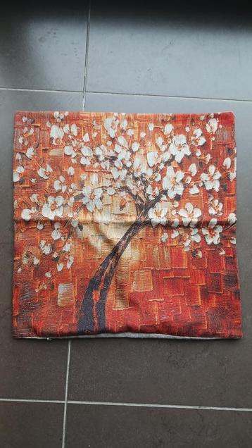 Verschillende sier kussenovertrekken met rits beschikbaar voor biedingen