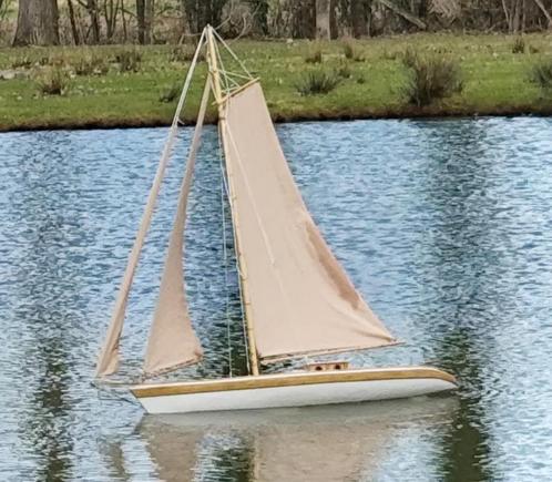 Houten RC zeilboot met flysky controller en ontvanger, Hobby en Vrije tijd, Modelbouw | Radiografisch | Auto's, Gebruikt, Ophalen