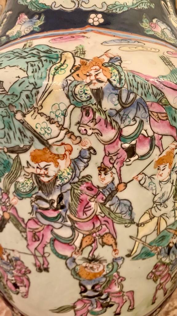 VERY ANCIENT COLLECTION FAMILY ROSE WITH NANKING WAR MOTIFS, Antiek en Kunst, Antiek | Porselein, Ophalen