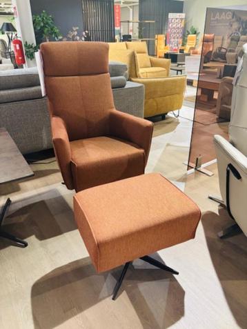 Draaifauteuil en voetenbank (ongebruikt toonzaalmodel!) beschikbaar voor biedingen