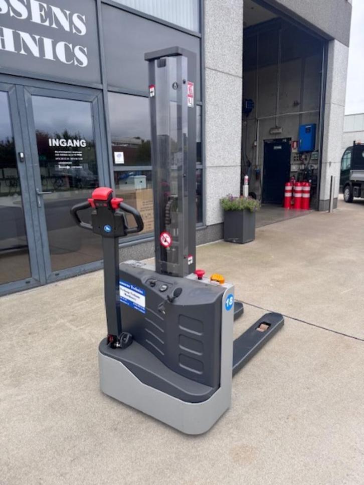 Elektrische stapelaar Linde, Zakelijke goederen, Machines en Bouw | Heftrucks en Intern transport, Stapelaar, Elektrisch, 1000 tot 2000 kg