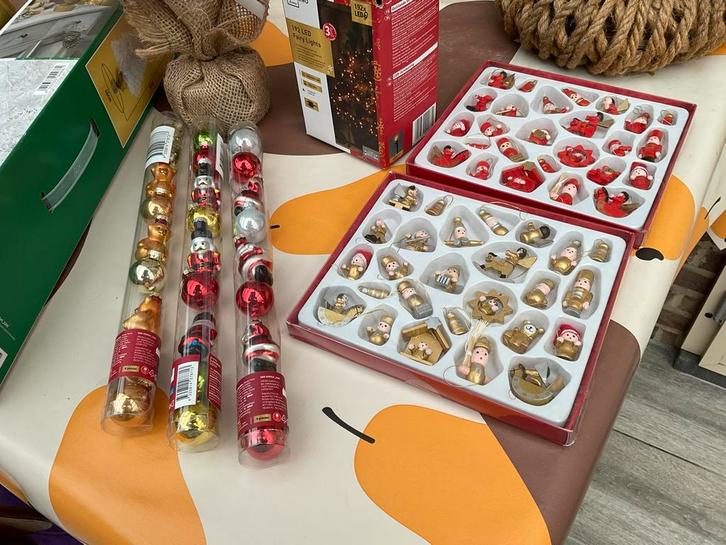 Lot nieuwe en zo goed als nieuwe kerstdecoratie, Diversen, Kerst, Nieuw, Ophalen of Verzenden