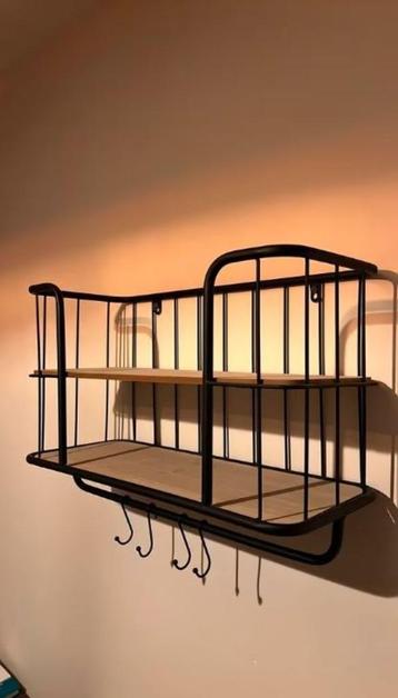 Wandplank, muurrekje kinderkamer beschikbaar voor biedingen