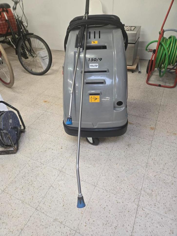 Warm water hogedrukreiniger op 230v met alle toebehoren, Doe-het-zelf en Bouw, Reinigingsmachines, Ophalen