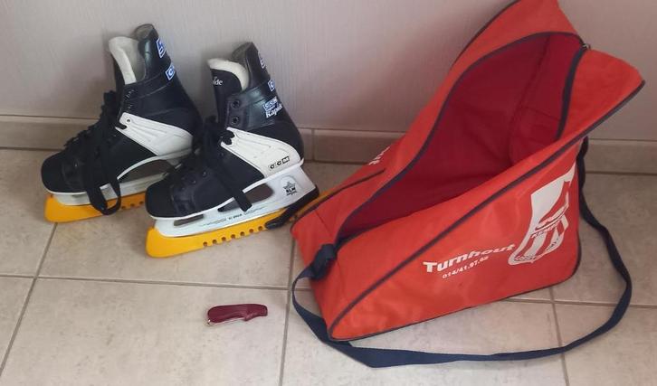 ijshockey schaatsen CCM maat 38 + zak + vetertrekker, Sport en Fitness, IJshockey, Zo goed als nieuw, Schaatsen, Ophalen of Verzenden