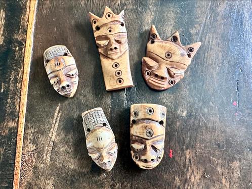Amulettes Pende 5 Ikhoko dans une ethnographie authentique, Antiquités & Art, Art | Art non-occidental, Enlèvement ou Envoi