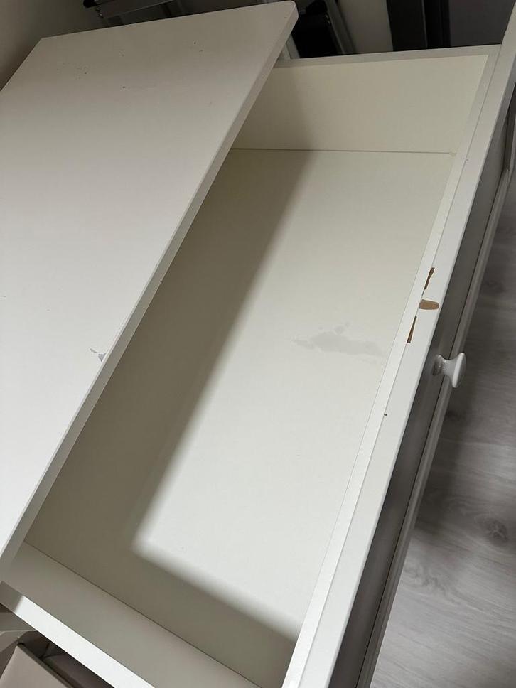 Table de chevet blanche en bois IKEA, Bricolage & Construction, Fenêtres & Moustiquaires, Comme neuf, Enlèvement