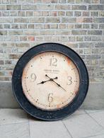 Grote vintage klok ( batterij ), Huis en Inrichting, Ophalen, Gebruikt, Analoog, Wandklok