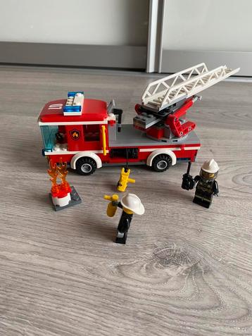 Lego city 60107 Le camion à échelle