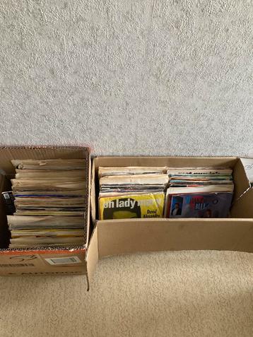 Vinyl singles beschikbaar voor biedingen
