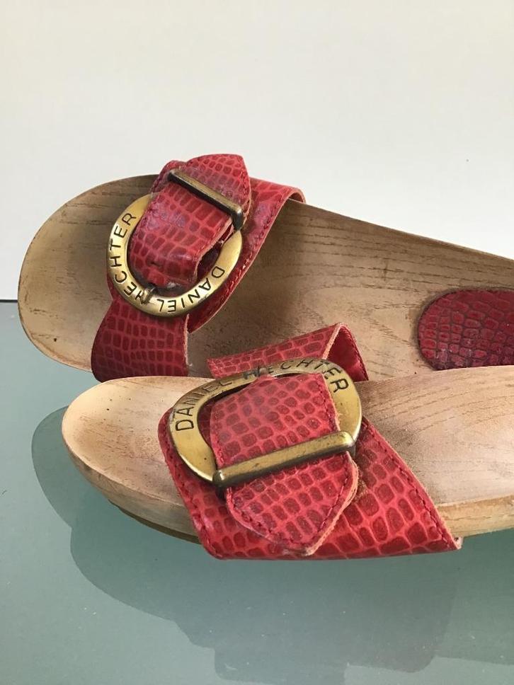 Livraison gratuite | Pantoufles en cuir rouge Daniel Hechter, Vêtements | Femmes, Chaussures, Comme neuf, Sandales de bain, Rouge