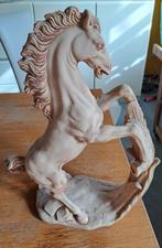 Statue de vieux cheval. Échafaudage en résine ou polystone,, Antiquités & Art, Enlèvement ou Envoi