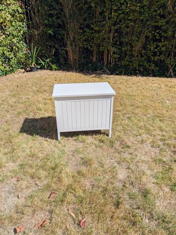 kruk IKEA  met opbergruimte beschikbaar voor biedingen