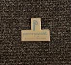 PIN - PIERRE PIGNOLET - BIJOUTIER - HORLOGER, Envoi, Utilisé, Autres sujets/thèmes, Insigne ou Pin's